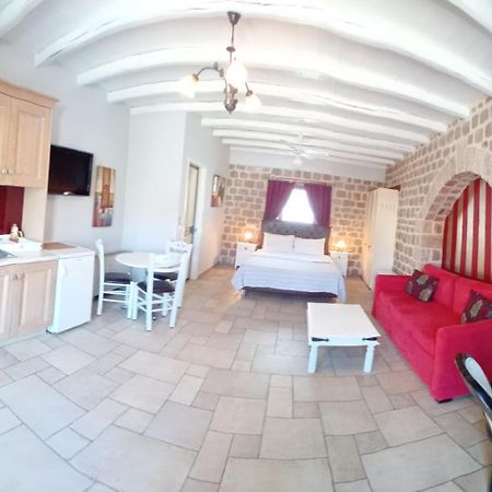 Myral Guesthouse ナフプリオ エクステリア 写真