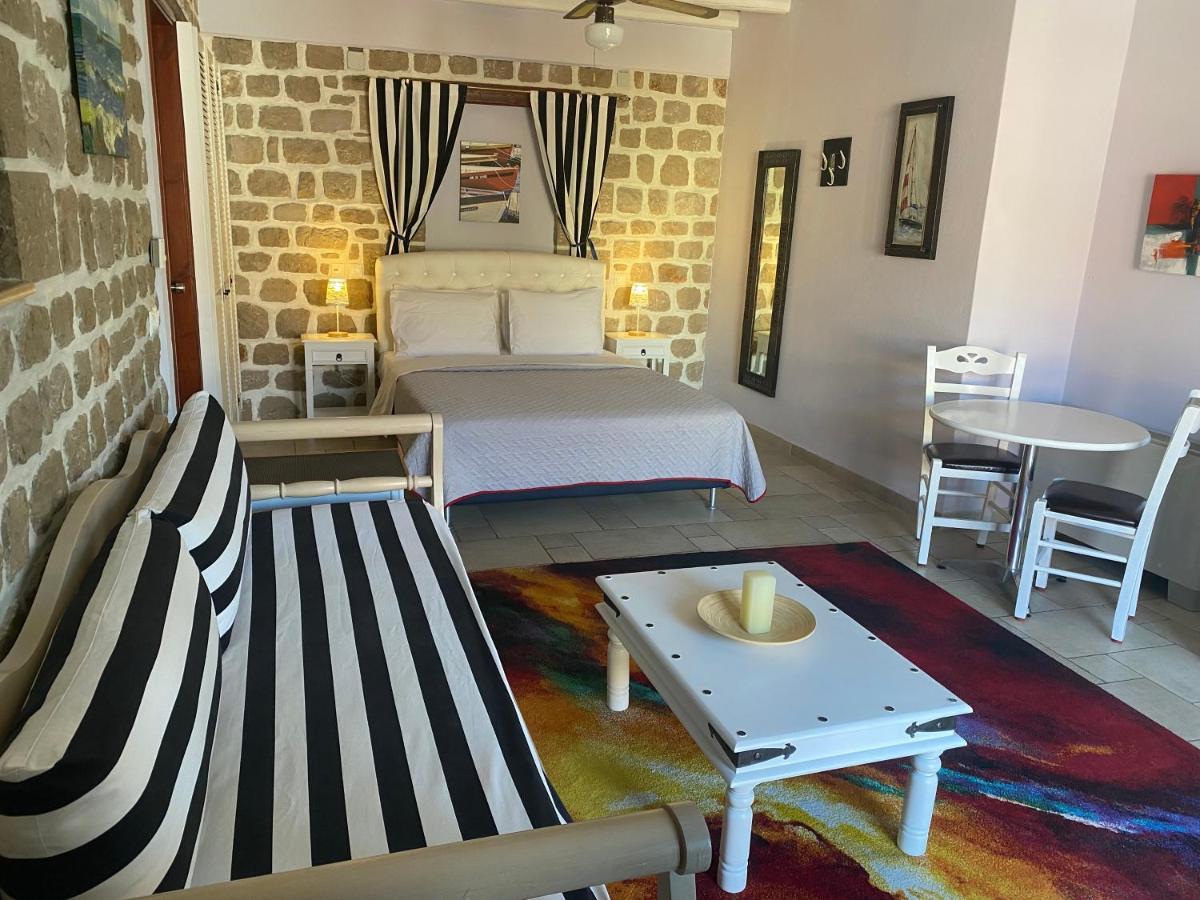 Myral Guesthouse ナフプリオ エクステリア 写真